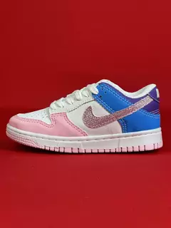 Dunk Low Infantil Branco Rosa Azul Logo de Glitter Rosa - Sharp Grifes