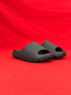 Chinelo slide nuvem yeezy preto na internet