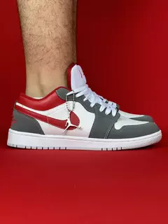 Air Jordan 1 Low Cinza Logo Vermelho Branco Nacional S