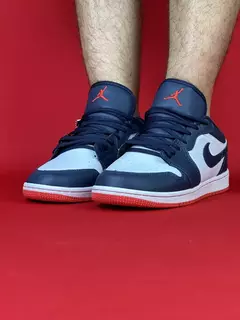 Air Jordan 1 Low azul marinho com branco logo azul sola branca detalhes em vermelho nacional s - comprar online