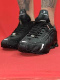 Nike Shox R4 Todo Preto - comprar online