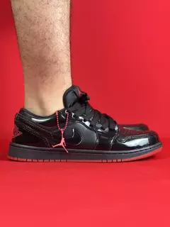 Air Jordan 1 Low Todo Preto Vinil Detalhes Vermelhos Nacional S