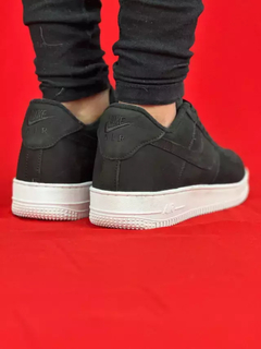 Nike air force 1 preto branco camurça na internet