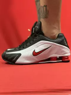 Nike Shox R4 Preto Branco e Vermelho