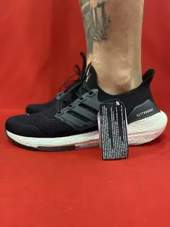 Adidas Ultraboost Preto e branco