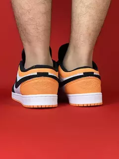 Air Jordan 1 Low laranja branco e preto de camurca logo preto sola branca nacional s na internet