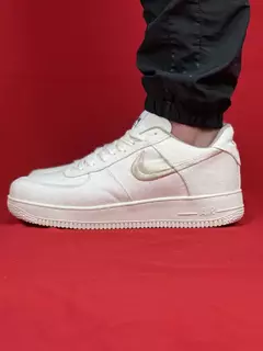 Nike Preto/Vermelho Air Force 1 Camurça