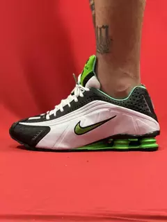 Nike Shox R4 Todo Preto verde