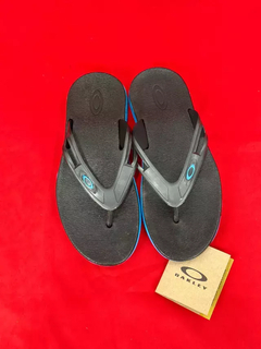 Chinelo oakley preto azul - Sharp Grifes