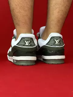 Louis vuitton trainner verde militar com branco bota nacional premium na internet