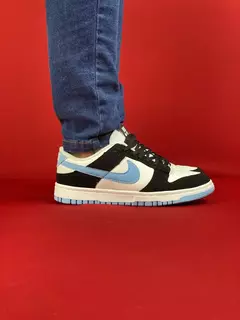 Nike dunk low preto branco azul