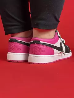 Air Jordan 1 Low Pink com Preto e Branco Nacional S na internet