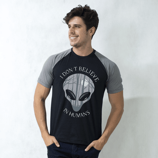 CAMISETA RAGLAN PRETA - I DON'T BELIEVE IN HUMANS