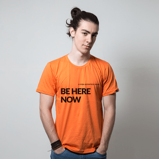 CAMISETA LARANJA - BE HERE NOW