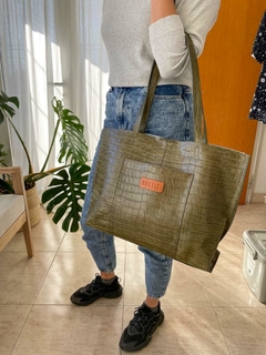 TOTE JAKOB CROCO VERDE - comprar online