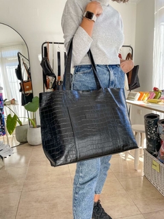 TOTE JAKOB CROCO NEGRO - comprar online