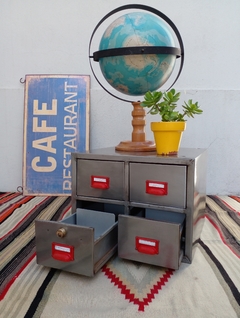 Imagen de Antiguo Mueble Estilo Industrial 4 Cajones y Base desmontable.