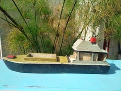 Antiguo Barco de madera en internet