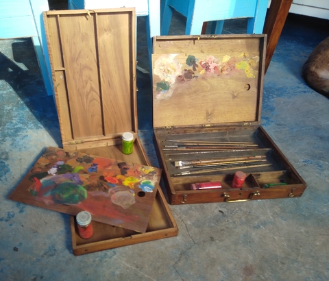 Caja de pintura en madera de artista plástico