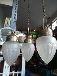 Lámpara colgante con plafon y cadena. Piezas originales y antiguas