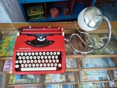 Máquina de Escribir Italiana - Un Viejo Almacén Antigüedades