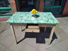 Mesa de Campo con tapa en Madera y Chapa Enlozada Antigua