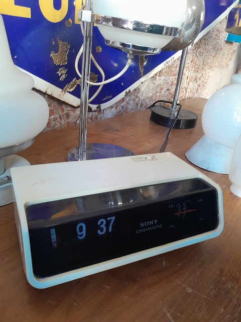 Reloj Radio Retro Sony.