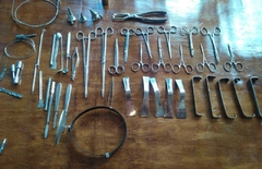 Instrumentos de cirugía y tijeras. ¡Valor por el conjunto!