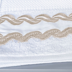 Coleção Bari - Jogo de toalha de banho 5 peças - Jogo de toalha de banho branca com barrado bordado fendi - comprar online