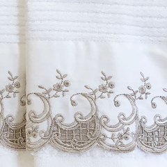 Coleção Cashemere - Jogo de toalha de banho 5 peças - Jogo de toalha de banho branca com barrado bordado fendi
