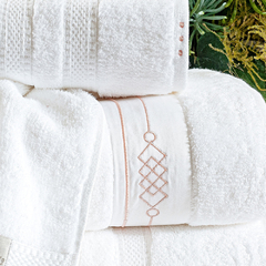Coleção Évora - Jogo de toalha de banho 5 peças - Jogo de toalha de banho branca com barrado bordado salmão - comprar online