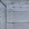 Jogo de lençol queen com bordado richelieu no percal 400 fios 100% algodão - cinza com prata - LOJA VIRTUAL DA CASA ENXOVAIS DE LUXO - Loja para cama posta, mesa posta, banho e decoração