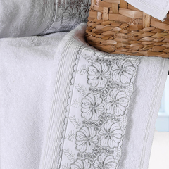 Jogo de toalha de banho bordado branco com prata - Jogo de toalha de banho com bordado inglês prata 4 peças - comprar online