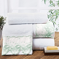 Coleção maiori - Jogo de toalha de banho Bordada com 5 peças - branca com bordado richelieu verde