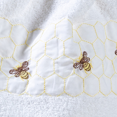 Jogo de toalha de banho Bordada com 5 peças - Branca com lindas abelhinhas bordadas - comprar online