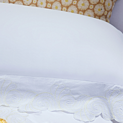 Jogo de Fronha decorativa bordada 70 x 50 cm - Fronha no percal 200 fios bordada - Fronha avulsa com bordado amarelo e branco - comprar online