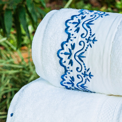 Coleção Monsarraz enxoval em algodão egípcio - Jogo de toalha de banho 5 peças - Jogo de toalha de banho branca com barrado bordado azul