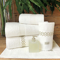 Coleção Piero - Jogo de toalha de banho Bordada com 5 peças - toalha de banho branca com bege - comprar online