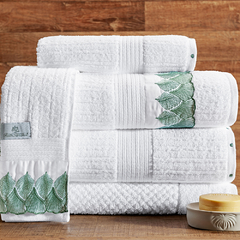 Coleção tremenzzo - Jogo de toalha de banho 5 peças - Jogo de toalha de banho branca com barrado bordado verde - comprar online