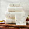 Coleção Verenna - Jogo de toalha de banho 5 peças - Jogo de toalha de banho palha com barrado bordado em verde e salmão - comprar online