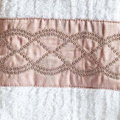 Coleção Victtori enxoval em algodão egípcio - Jogo de toalha de banho 5 peças - Jogo de toalha de banho branca com barrado bordado rosa chá