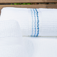 Coleção Viene enxoval em algodão egípcio - Jogo de toalha de banho 5 peças - Jogo de toalha de banho branca com barrado bordado azul