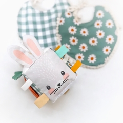 CUBO SENSORIAL BUNNY - Ula Ula • Buenos Juguetes •