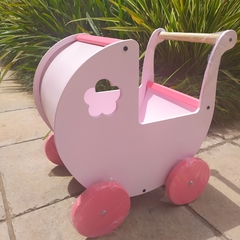 CARRITO DE PASEO/COCHECITO PARA MUÑECAS ROSA - Ula Ula • Buenos Juguetes •