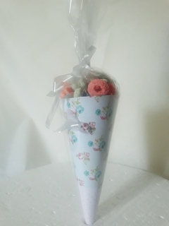 Cone Floral Verde com Rosa c/15 unidades (personalizado fazemos qualquer tema) - comprar online