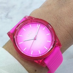 Reloj Q&Q-081 Para Dama (Caja 30mm) Malla De Silicona Fucsia Sumergible