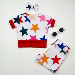 Conjunto infantil estrelas coloridas short camiseta