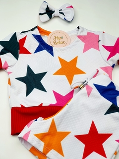 Conjunto infantil estrelas coloridas short camiseta