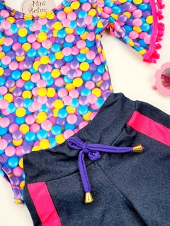 Conjunto infantil body confete com short em visco jeans com detalhes neon