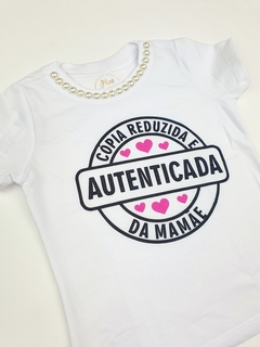 Blusa tal filha cópia reduzida na internet